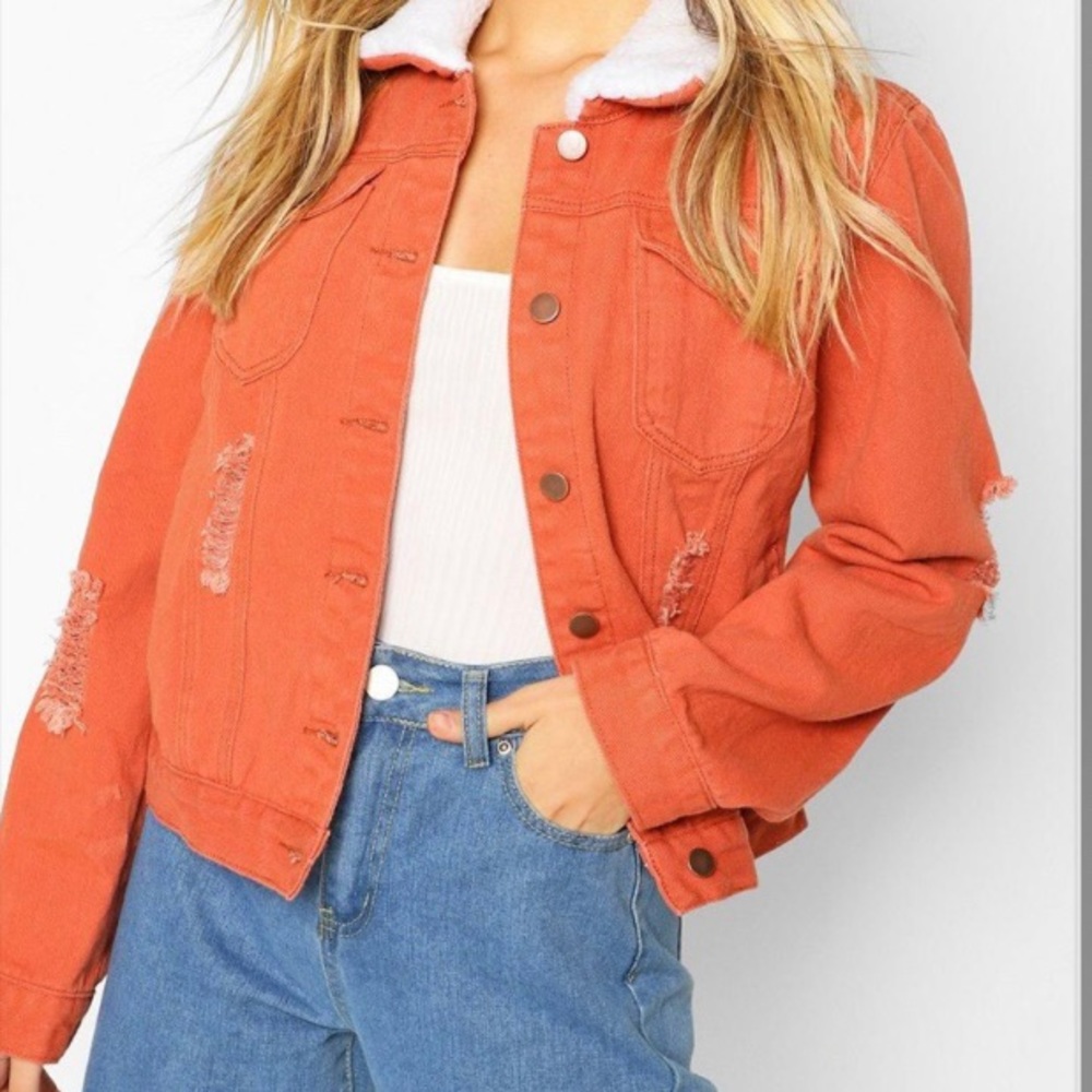 Large orange jean jacket with faux fur collar 🍊